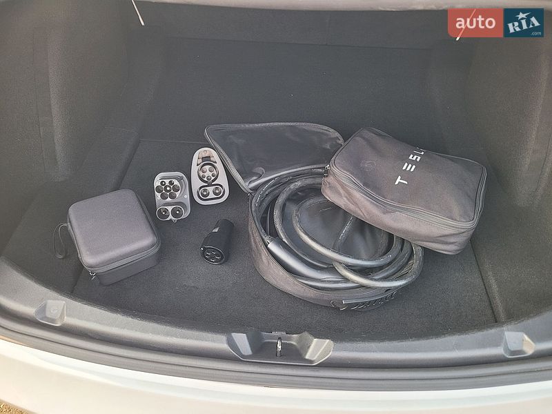 Седан Tesla Model 3 2019 в Киеве фото 35 Седан Tesla Model 3 2019 в Киеве