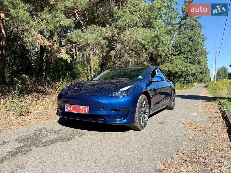 Tesla Model 3, фото з оголошення