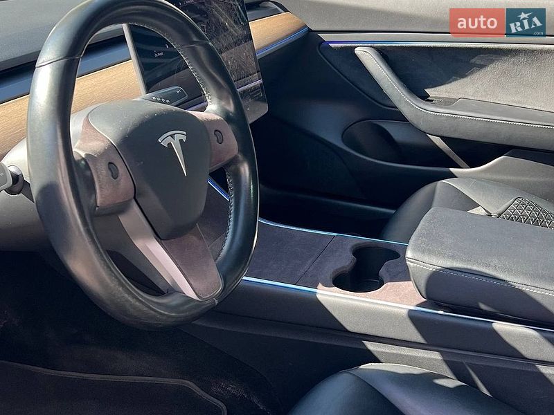 Седан Tesla Model 3 2019 в Києві