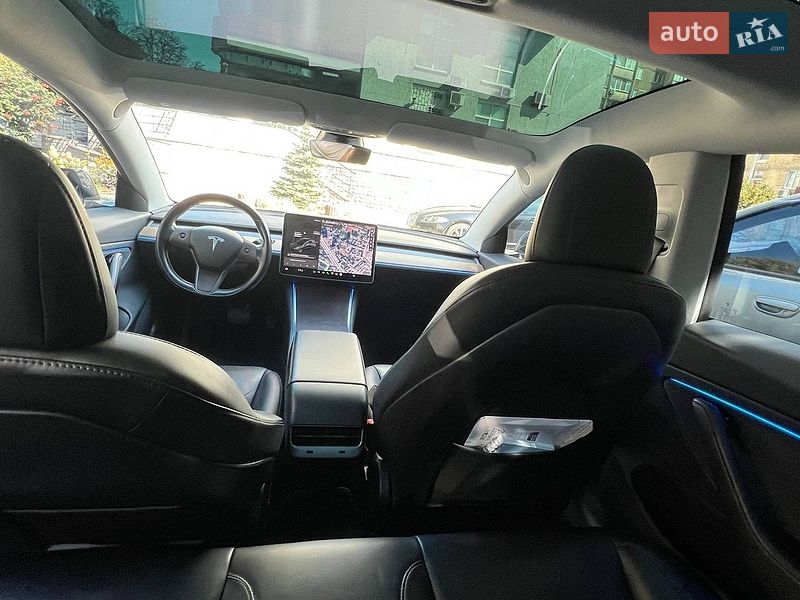 Седан Tesla Model 3 2019 в Києві