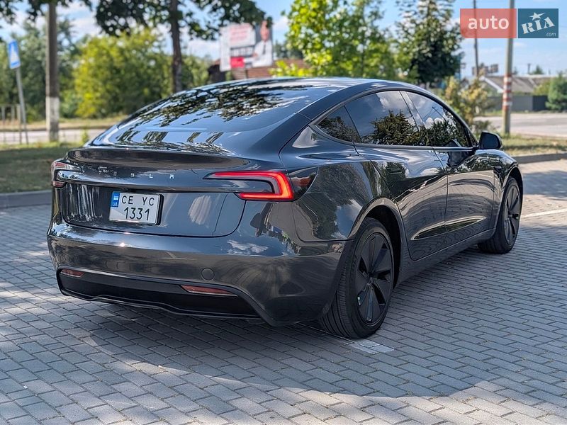 Седан Tesla Model 3 2025 в Коломые