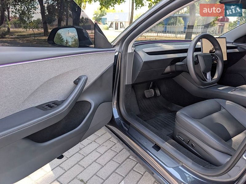 Седан Tesla Model 3 2025 в Коломые