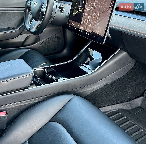 Седан Tesla Model 3 2019 в Києві