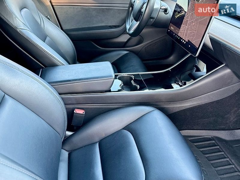 Седан Tesla Model 3 2019 в Києві
