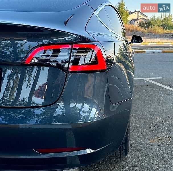 Седан Tesla Model 3 2019 в Києві