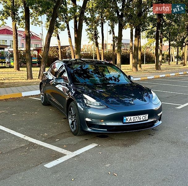 Седан Tesla Model 3 2019 в Києві