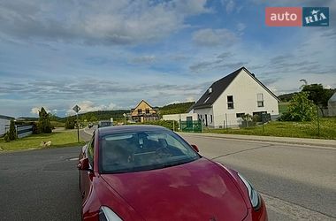 Седан Tesla Model 3 2018 в Житомирі