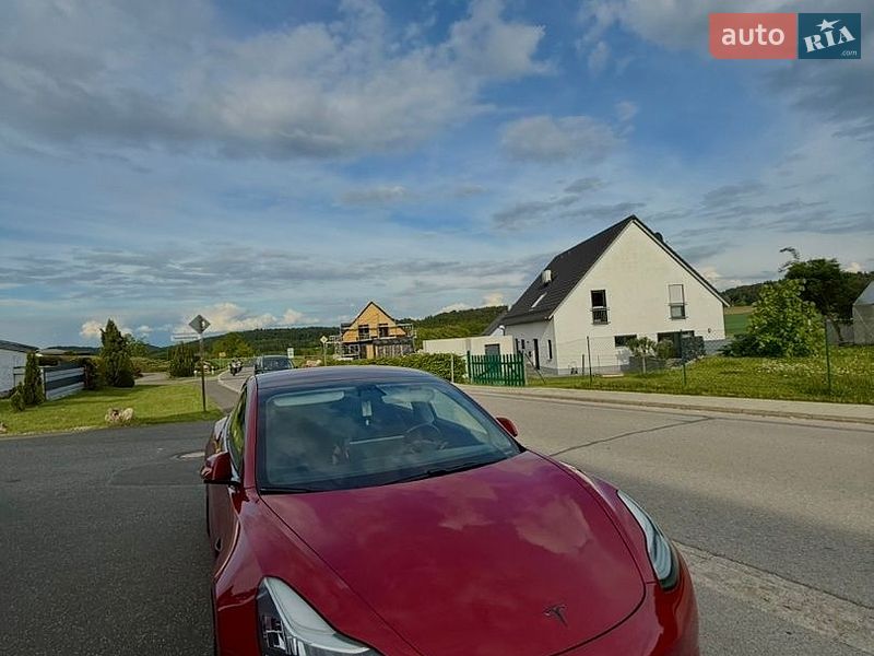 Седан Tesla Model 3 2018 в Житомирі