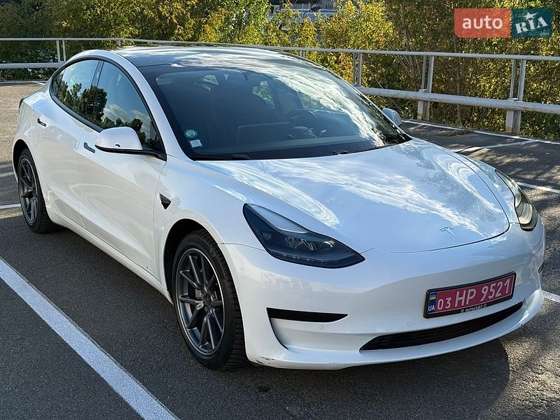 Седан Tesla Model 3 2021 в Києві