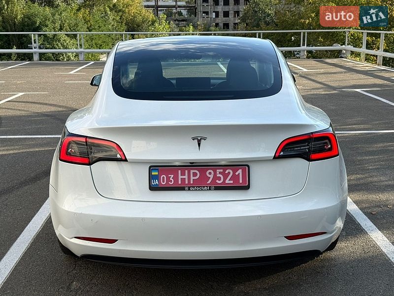 Седан Tesla Model 3 2021 в Києві