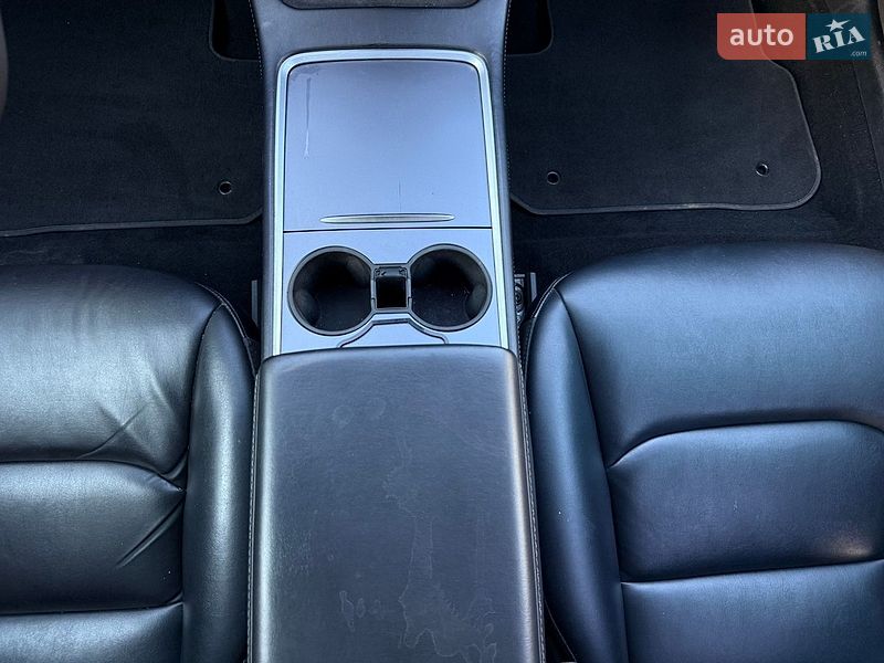 Седан Tesla Model 3 2021 в Києві