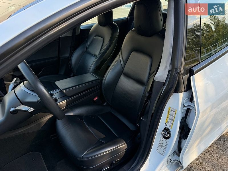 Седан Tesla Model 3 2021 в Києві