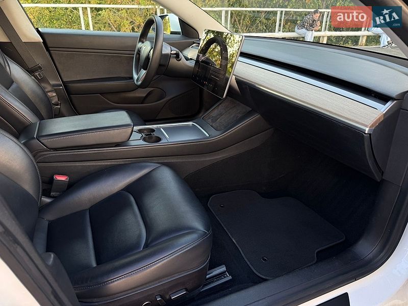 Седан Tesla Model 3 2021 в Києві