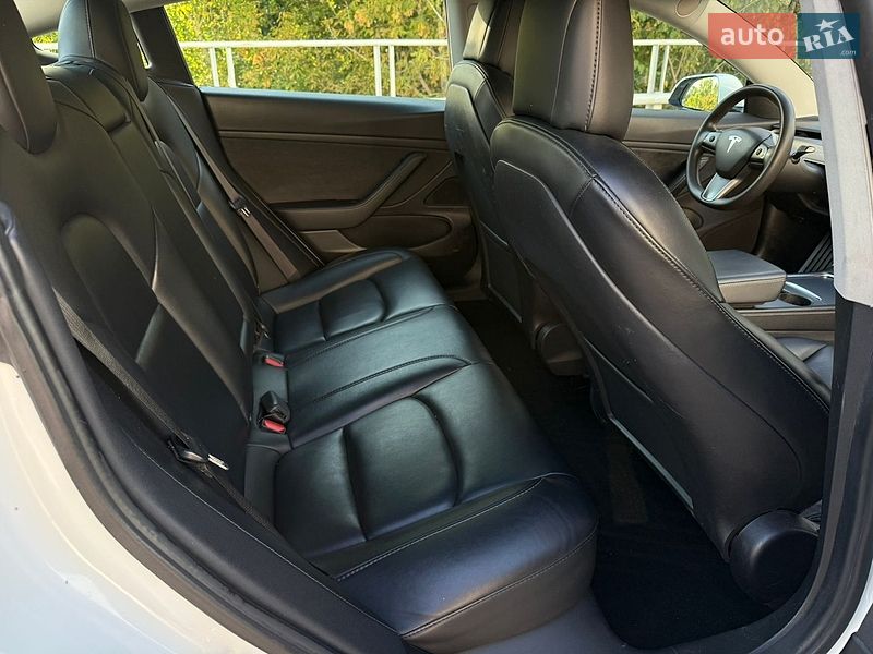 Седан Tesla Model 3 2021 в Києві