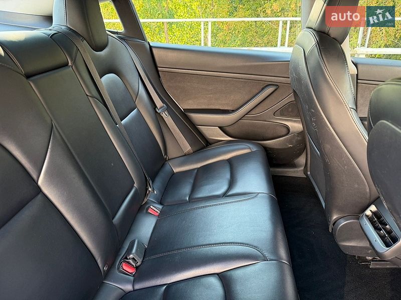 Седан Tesla Model 3 2021 в Києві