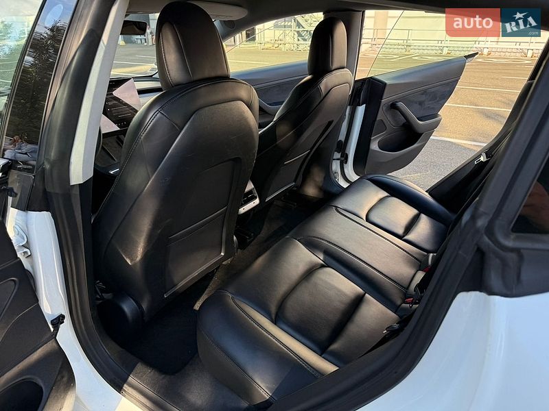 Седан Tesla Model 3 2021 в Києві