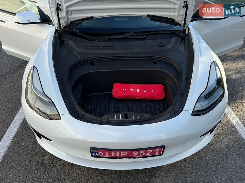 Седан Tesla Model 3 2021 в Києві