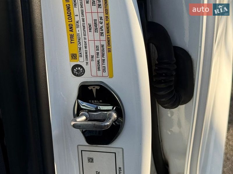 Седан Tesla Model 3 2021 в Києві