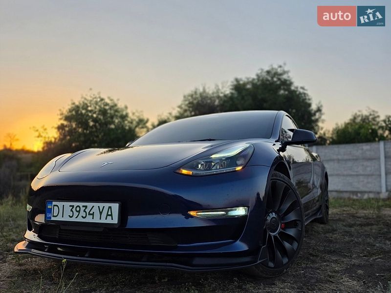 Седан Tesla Model 3 2023 в Кривому Розі