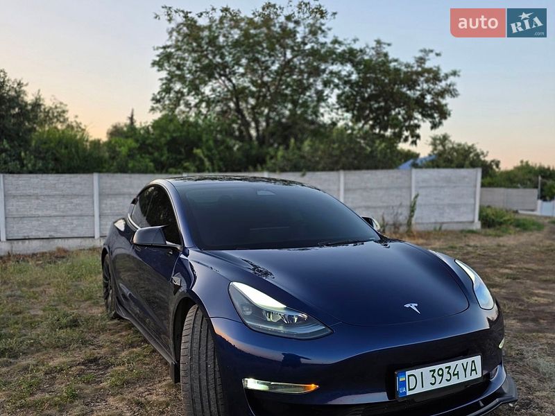Седан Tesla Model 3 2023 в Кривому Розі
