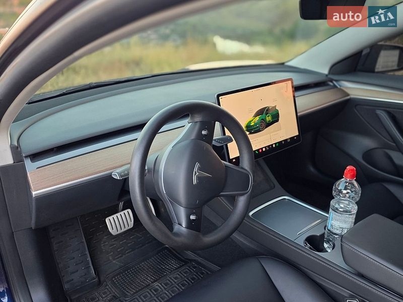 Седан Tesla Model 3 2023 в Кривому Розі