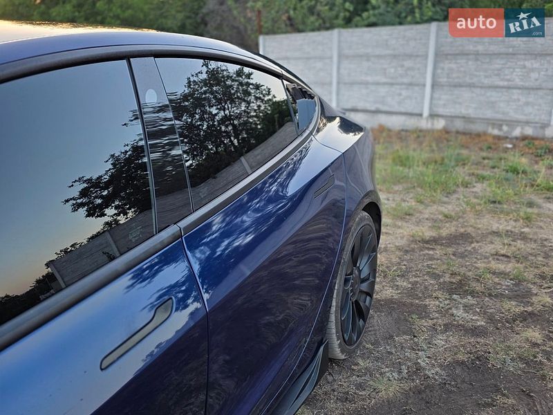 Седан Tesla Model 3 2023 в Кривому Розі