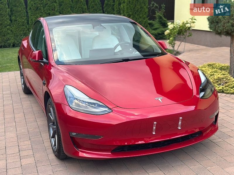 Седан Tesla Model 3 2021 в Виннице