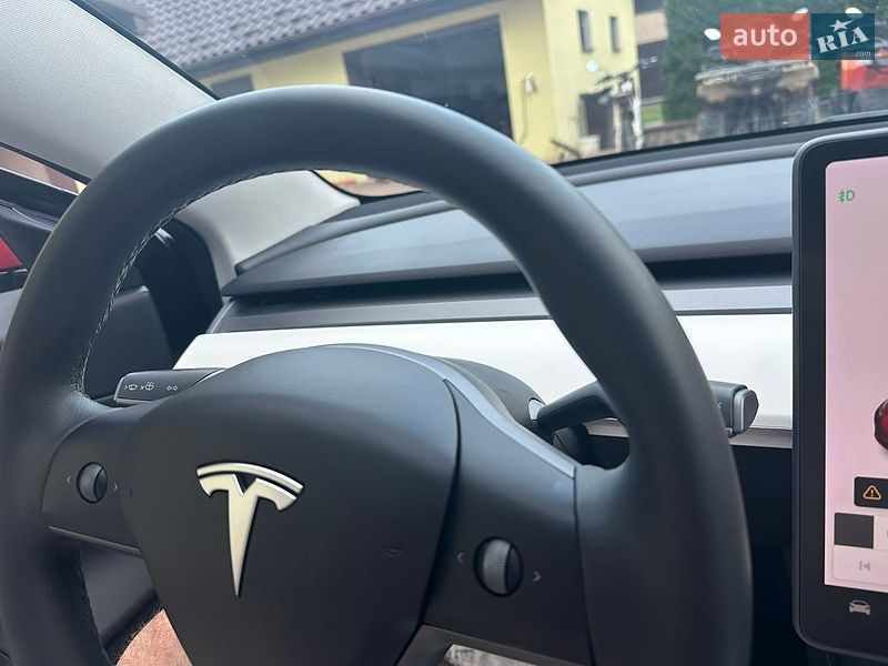 Седан Tesla Model 3 2021 в Виннице