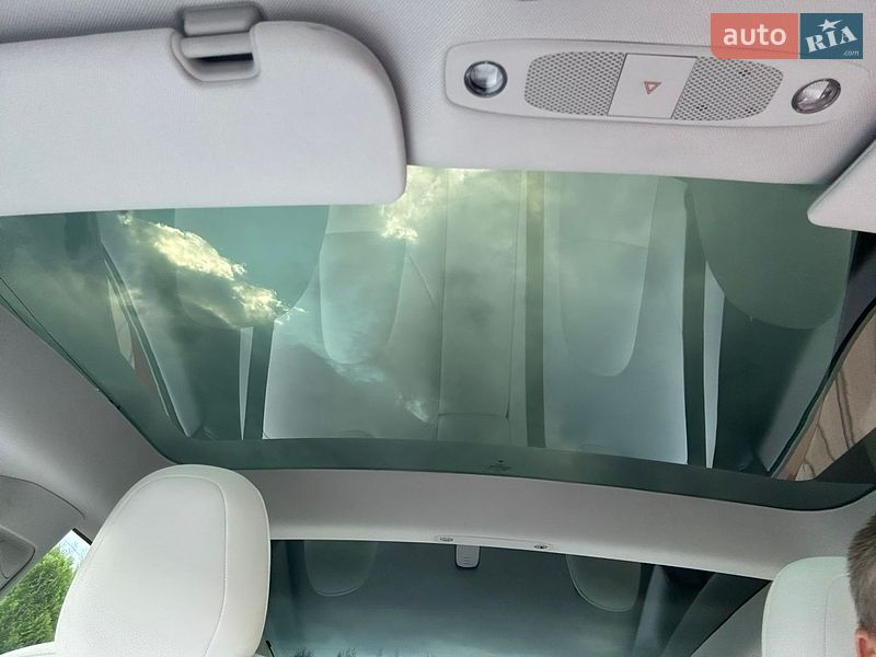 Седан Tesla Model 3 2021 в Виннице