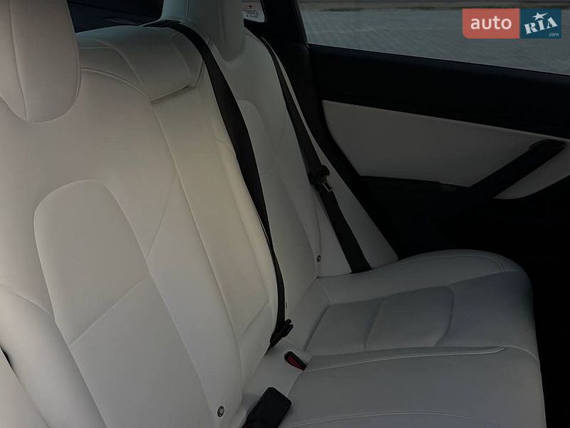 Седан Tesla Model 3 2018 в Вишневом