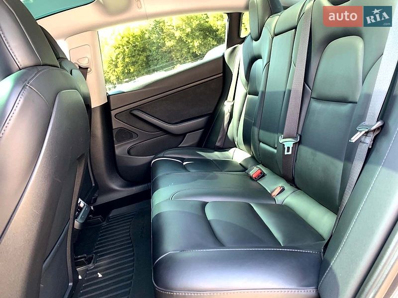 Седан Tesla Model 3 2020 в Виннице