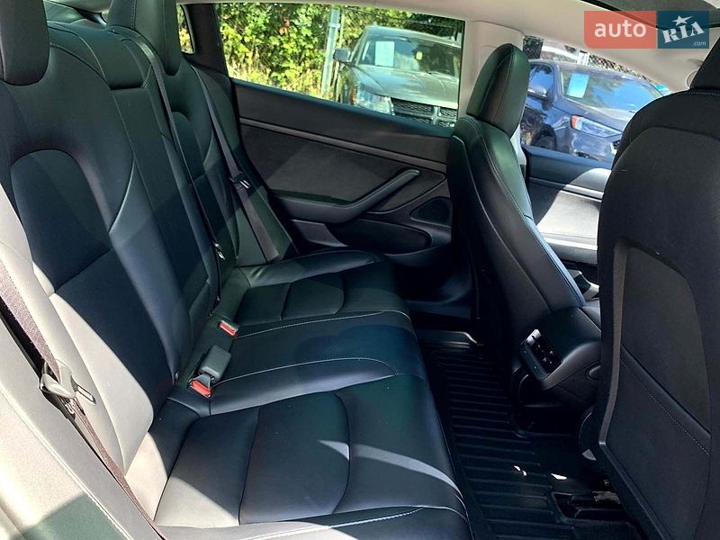 Седан Tesla Model 3 2020 в Виннице