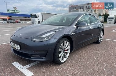 Седан Tesla Model 3 2019 в Львове