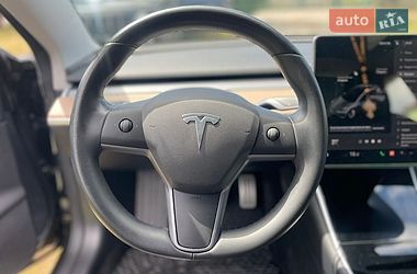 Седан Tesla Model 3 2019 в Львові