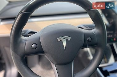 Седан Tesla Model 3 2019 в Львові