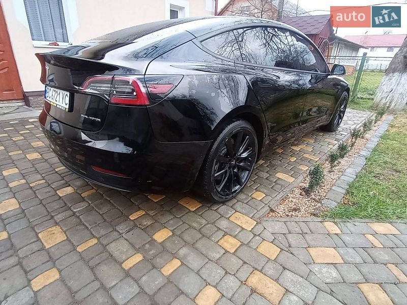 Седан Tesla Model 3 2022 в Дрогобыче