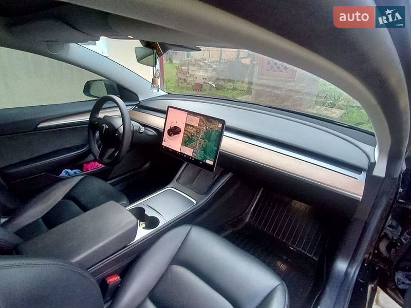 Седан Tesla Model 3 2022 в Дрогобыче