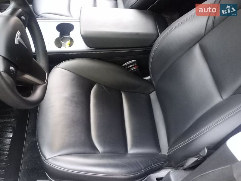 Седан Tesla Model 3 2022 в Дрогобыче
