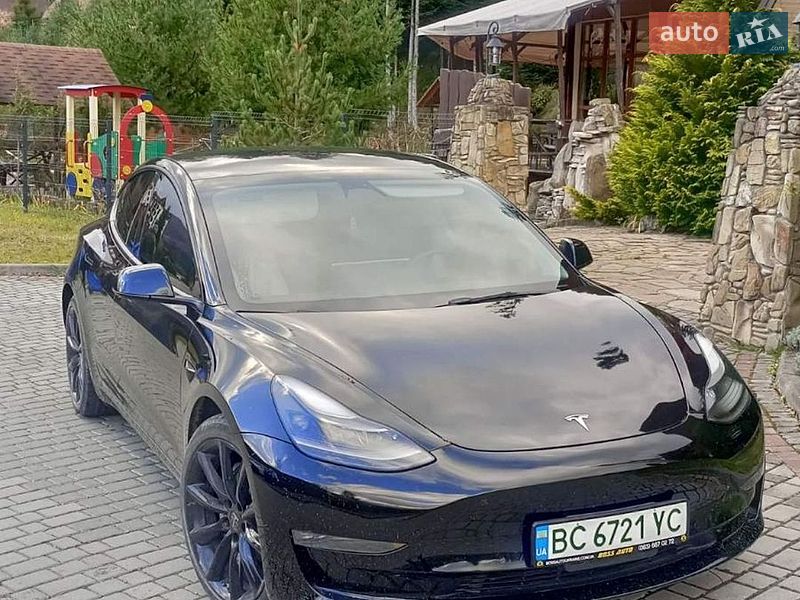 Седан Tesla Model 3 2022 в Дрогобыче