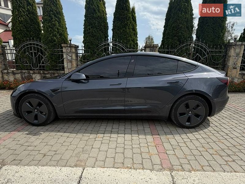 Седан Tesla Model 3 2023 в Ивано-Франковске