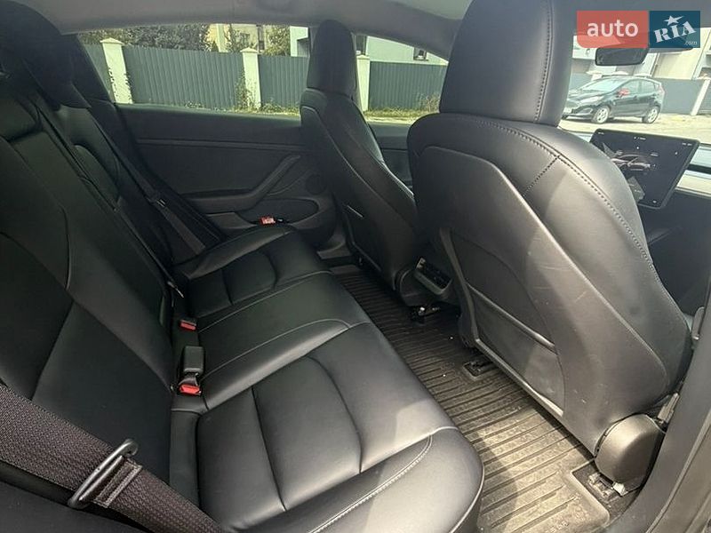 Седан Tesla Model 3 2023 в Ивано-Франковске