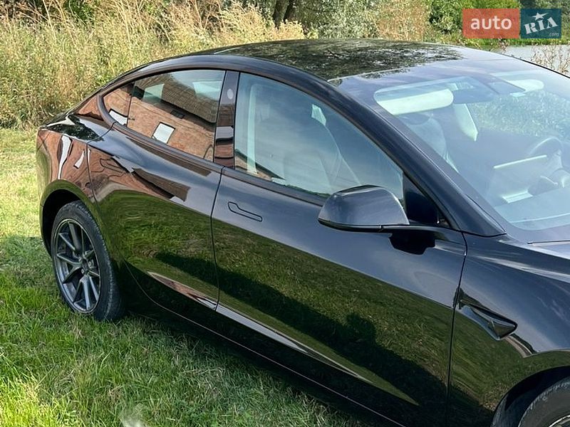 Седан Tesla Model 3 2021 в Волочиську