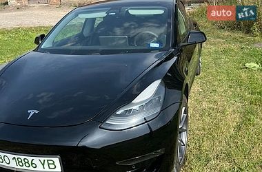 Седан Tesla Model 3 2021 в Волочиську