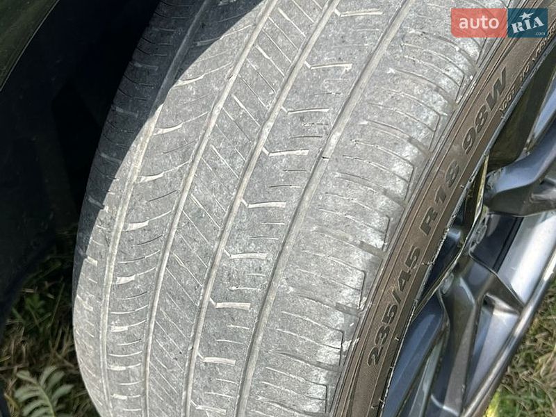 Седан Tesla Model 3 2021 в Волочиську