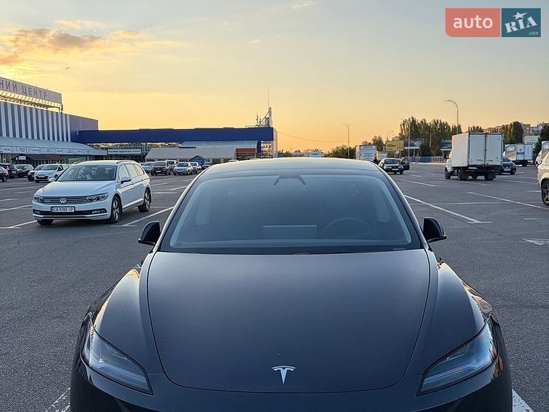 Седан Tesla Model 3 2024 в Черкасах