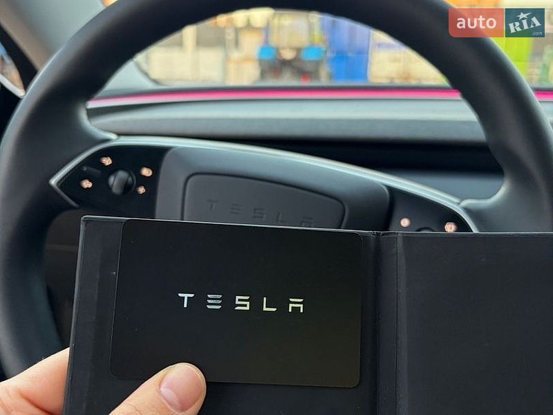 Седан Tesla Model 3 2024 в Черкасах