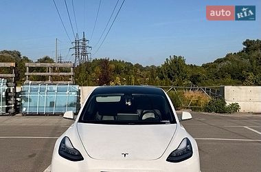 Седан Tesla Model 3 2019 в Киеве