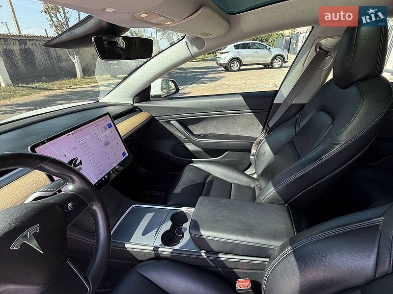 Седан Tesla Model 3 2018 в Одессе