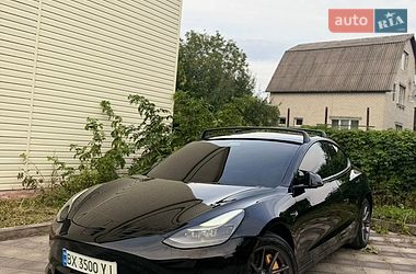 Седан Tesla Model 3 2023 в Хмельницком