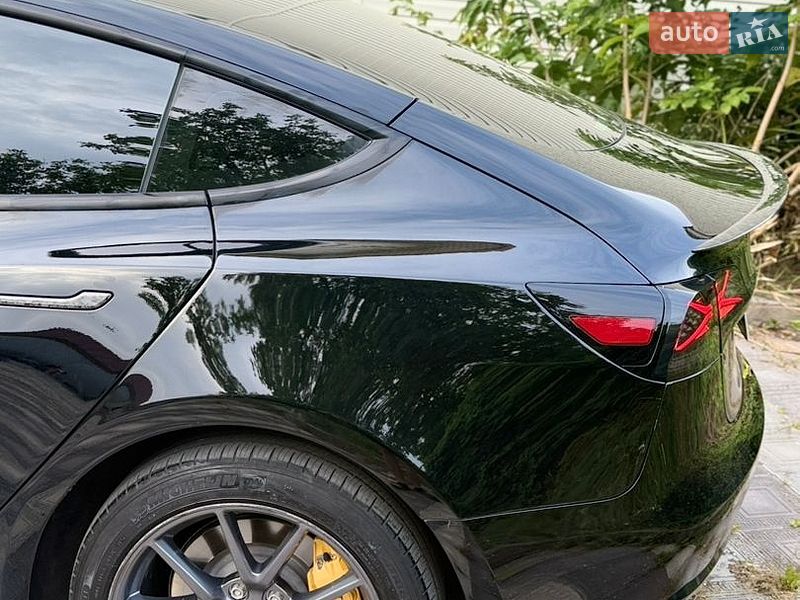 Седан Tesla Model 3 2023 в Хмельницком